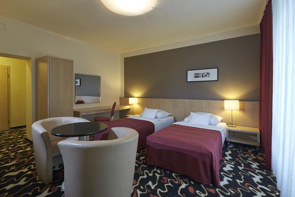 Hotel Laterum Pécs Exterior foto